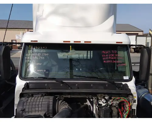 VOLVO VNR CAB CLIP