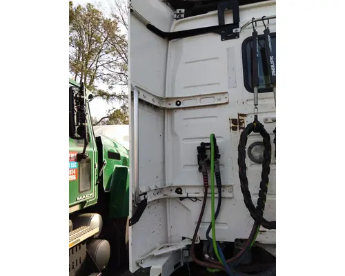 VOLVO VNR CAB EXTENSION