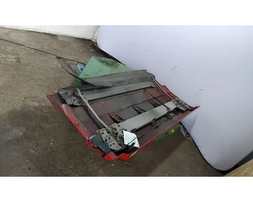 VOLVO VNR CAB SKIRTSIDE FAIRING