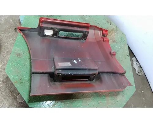 VOLVO VNR CAB SKIRTSIDE FAIRING