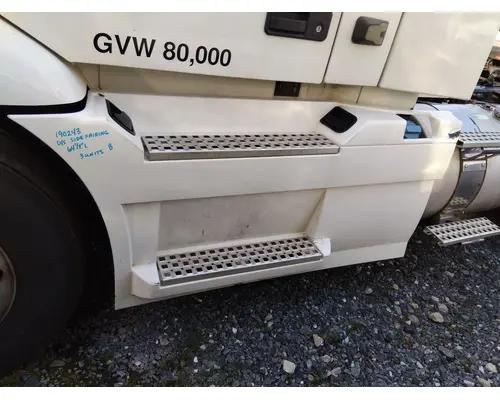 VOLVO VNR CAB SKIRTSIDE FAIRING