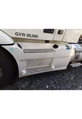 VOLVO VNR CAB SKIRT/SIDE FAIRING