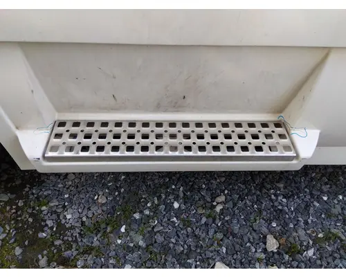 VOLVO VNR CAB SKIRTSIDE FAIRING