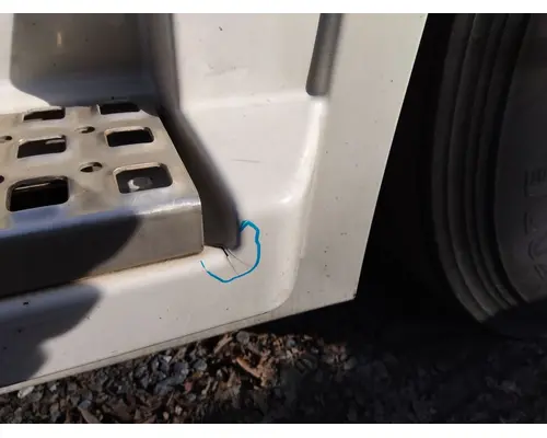 VOLVO VNR CAB SKIRTSIDE FAIRING