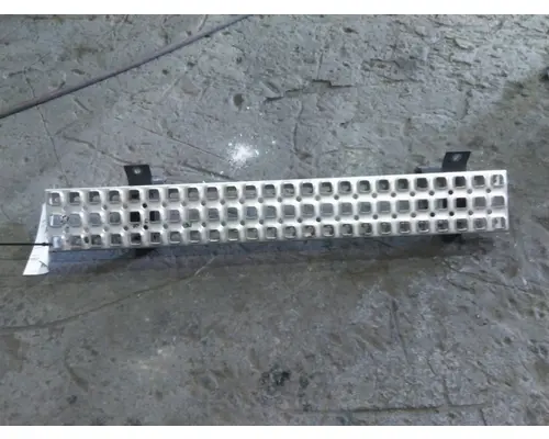 VOLVO VNR CAB STEP