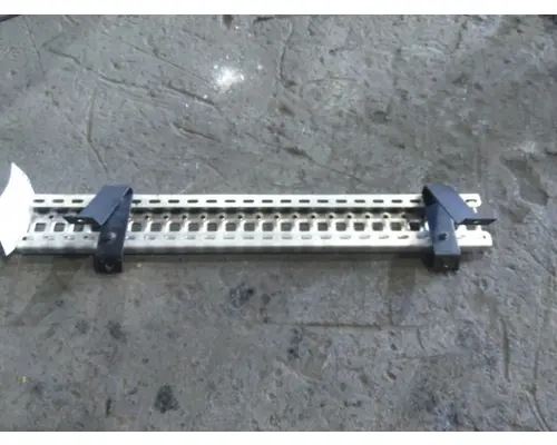 VOLVO VNR CAB STEP