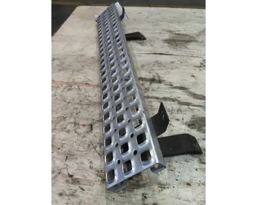 VOLVO VNR CAB STEP