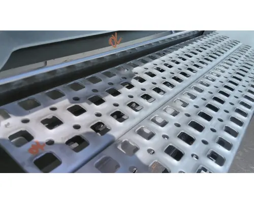 VOLVO VNR CAB STEP