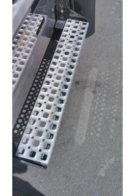 VOLVO VNR CAB STEP