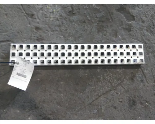 VOLVO VNR CAB STEP