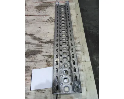 VOLVO VNR CAB STEP