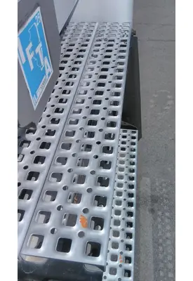 VOLVO VNR CAB STEP