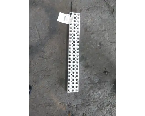 VOLVO VNR CAB STEP