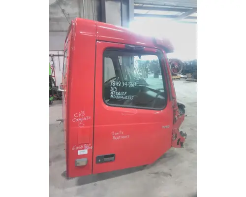 VOLVO VNR CAB