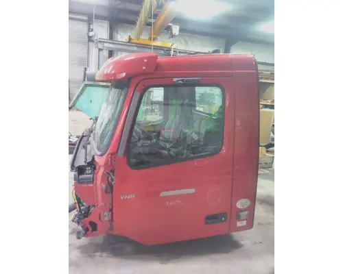 VOLVO VNR CAB
