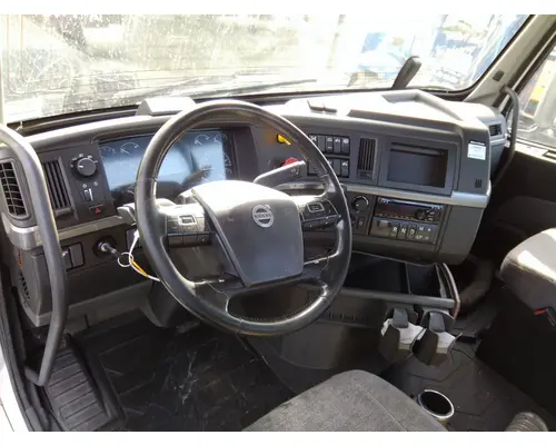 VOLVO VNR CAB