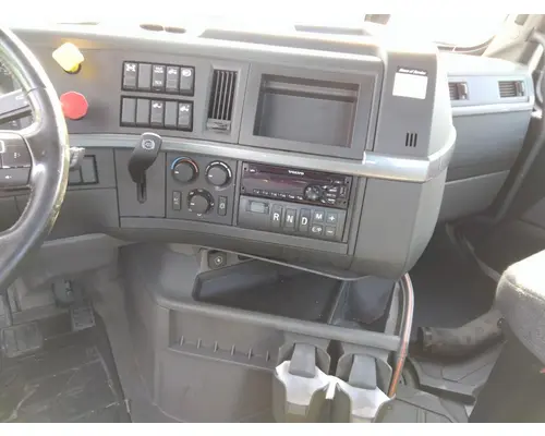 VOLVO VNR CAB