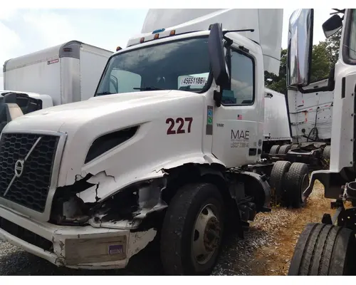 VOLVO VNR CAB