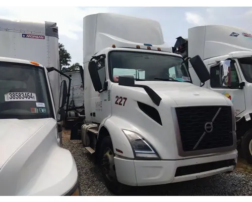 VOLVO VNR CAB
