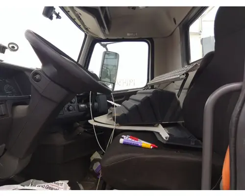 VOLVO VNR CAB