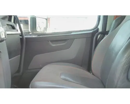 VOLVO VNR CAB