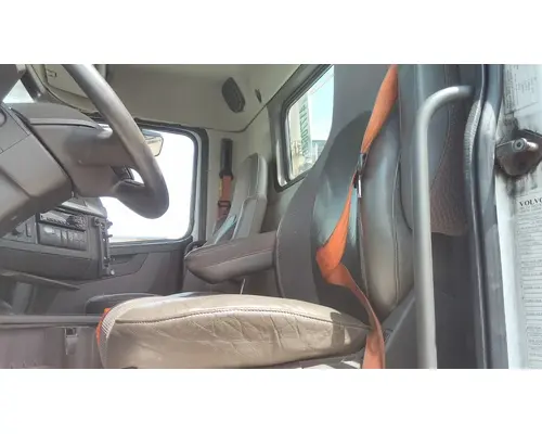 VOLVO VNR CAB