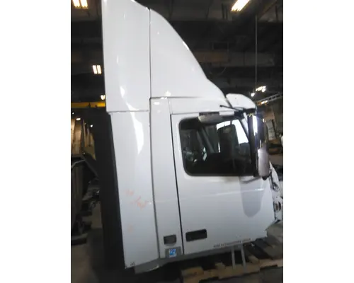 VOLVO VNR CAB