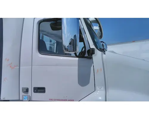 VOLVO VNR CAB