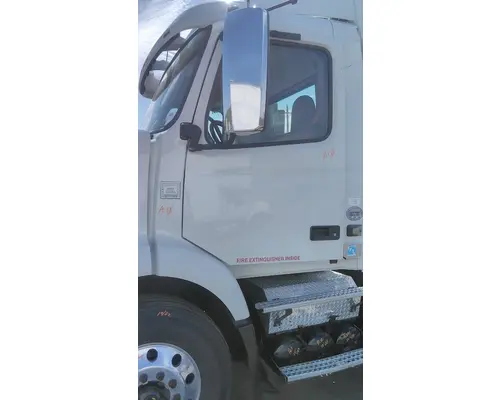 VOLVO VNR CAB