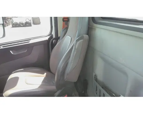 VOLVO VNR CAB
