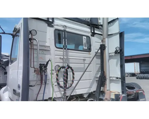 VOLVO VNR CAB