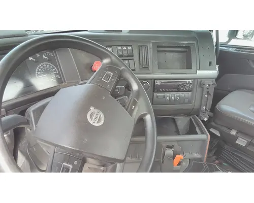 VOLVO VNR CAB