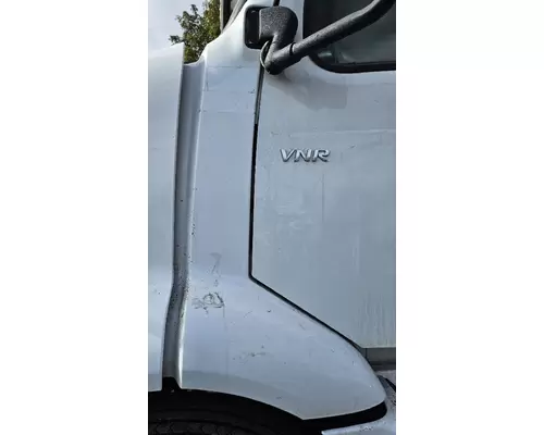 VOLVO VNR COWL