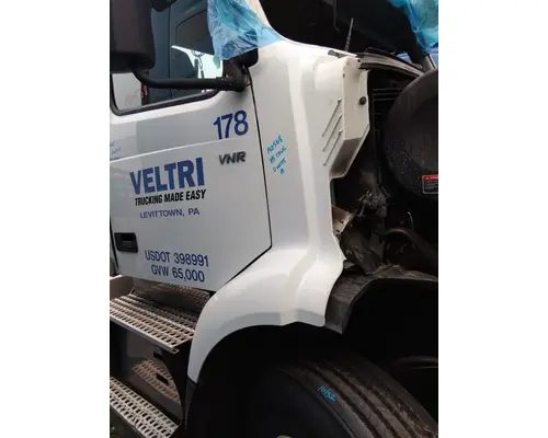 VOLVO VNR COWL