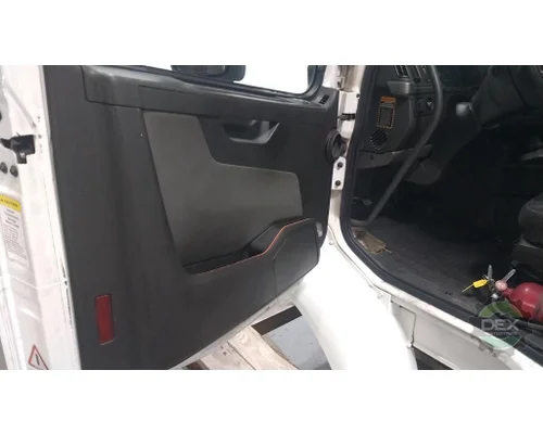 VOLVO VNR Cab