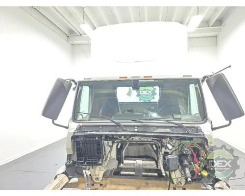 VOLVO VNR Cab