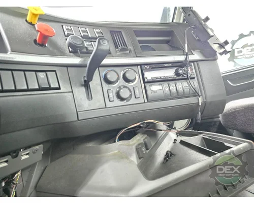 VOLVO VNR Cab