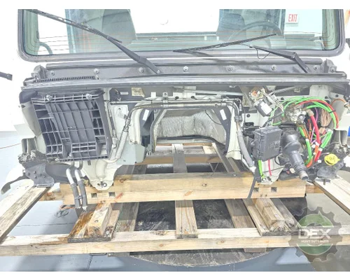 VOLVO VNR Cab