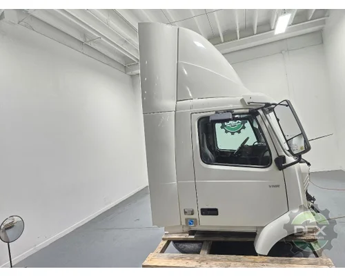 VOLVO VNR Cab