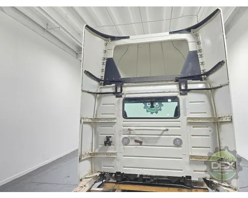 VOLVO VNR Cab