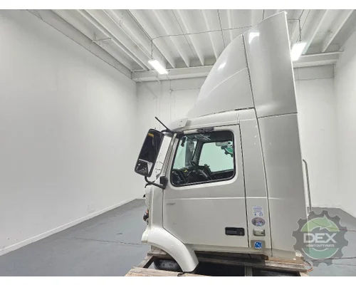 VOLVO VNR Cab