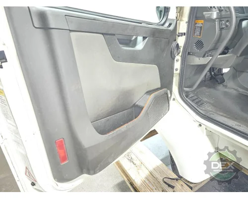 VOLVO VNR Cab