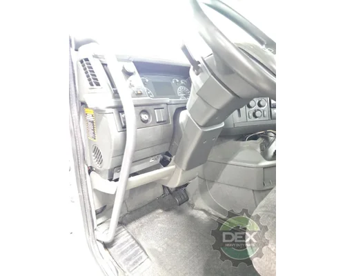VOLVO VNR Cab