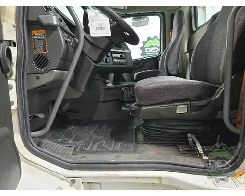 VOLVO VNR Cab