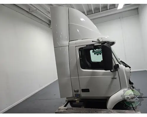 VOLVO VNR Cab