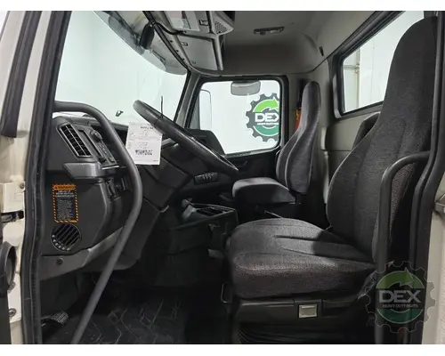 VOLVO VNR Cab