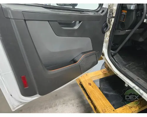 VOLVO VNR Cab