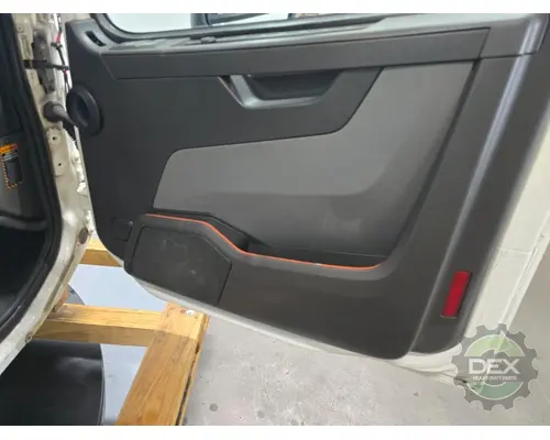 VOLVO VNR Cab