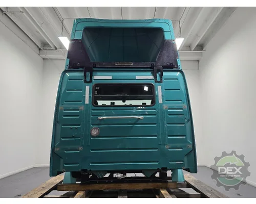 VOLVO VNR Cab