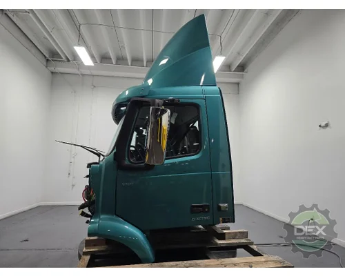 VOLVO VNR Cab